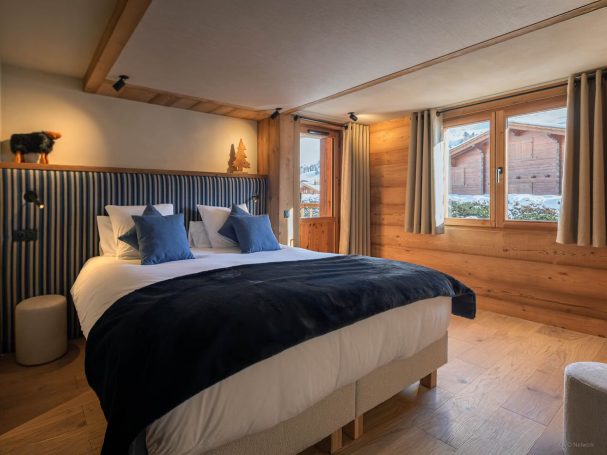 Chambres rénovées style alpin bois massif
