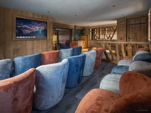 Salle de cinéma au Grand-Bornand dans Chalet Rénové