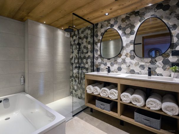Salle de bain double vasque bois massif