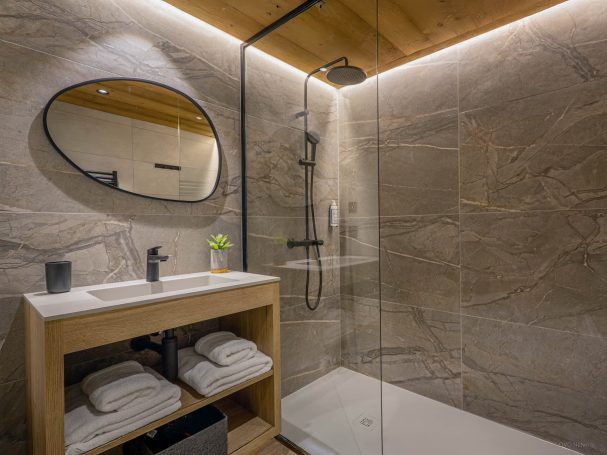 Salle de bain bois style chalet rénové