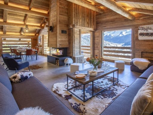 Rénovation complète d’un vieux chalet en bois au Grand-Bornand, Haute-Savoie