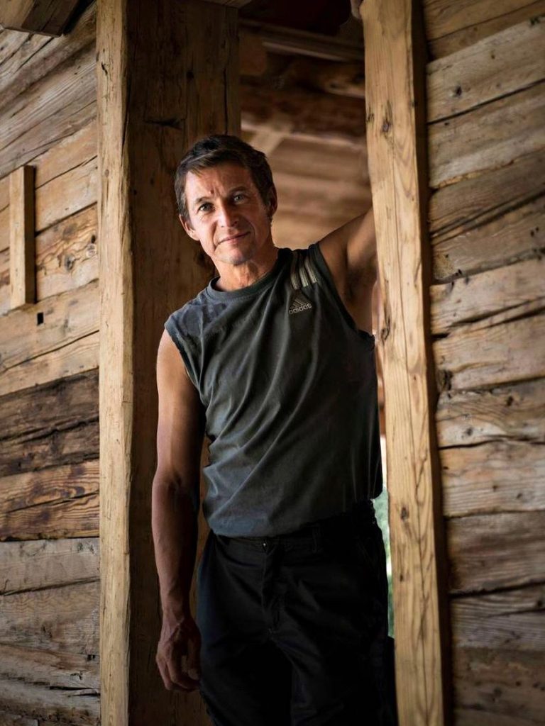 Portrait de Didier Perrissin, artisan menuisier et dirigeant de l’entreprise familiale en Haute-Savoie