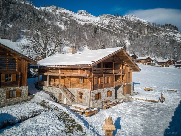 Rénovation de la façade avant avec vue montagne
